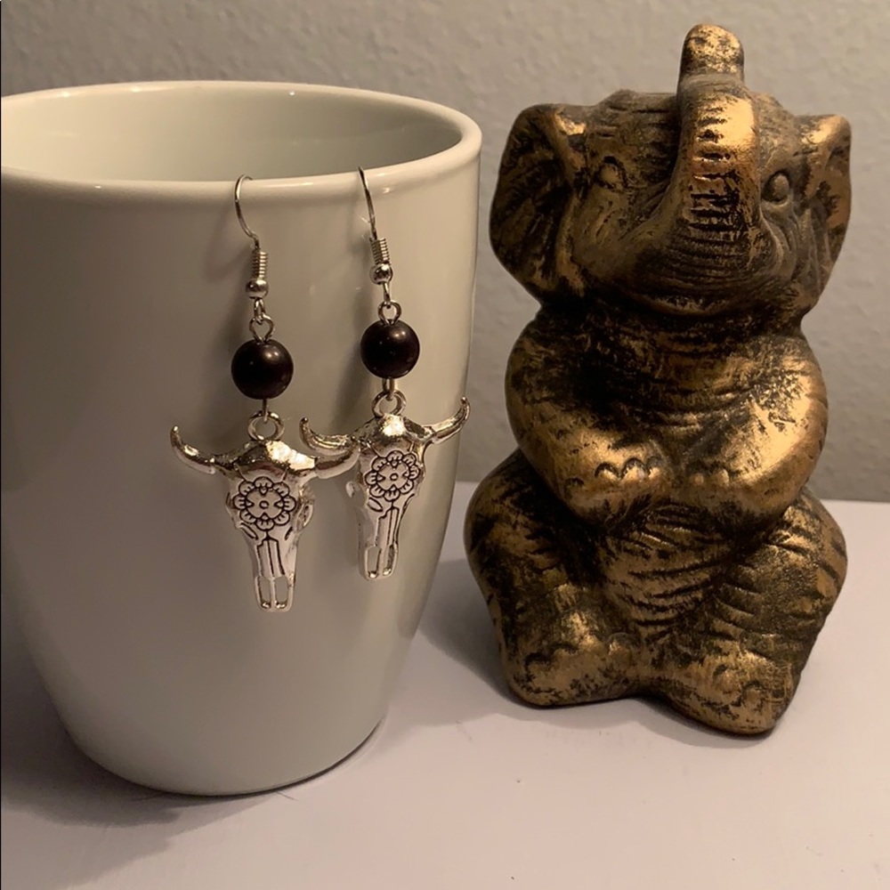 ⭐️2 FOR $10⭐️Longhorn black dangles